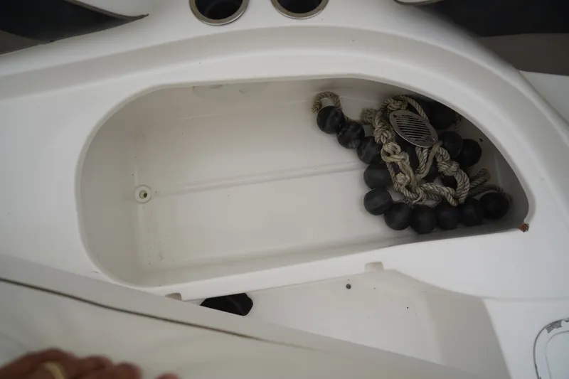 Slide: The Image of Hurricane 2200 Sundeck Sport 2013 - 26