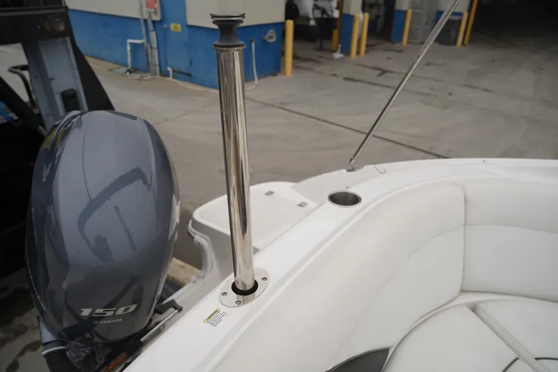 Slide: The Image of Hurricane 2200 Sundeck Sport 2013 - 18