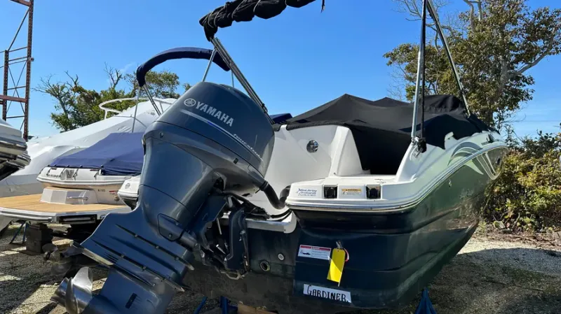 The Image of Hurricane 2200 Sundeck Sport 2013 - 0