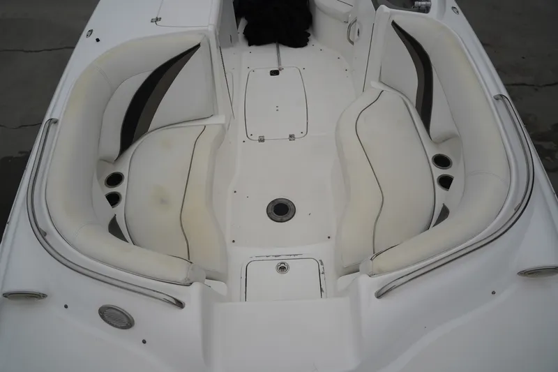 Slide: The Image of Hurricane 2200 Sundeck Sport 2013 - 29