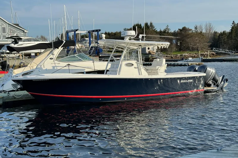 Slide: The Image of Regulator Marine 28 Forward Seating 2015 - 14