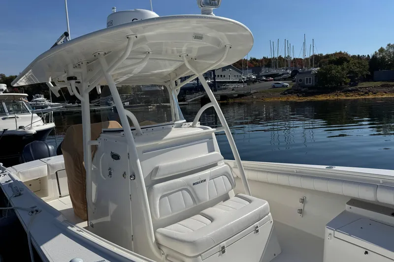 Slide: The Image of Regulator Marine 28 Forward Seating 2015 - 27