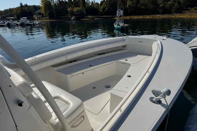 Slide: The Image of Regulator Marine 28 Forward Seating 2015 - 28
