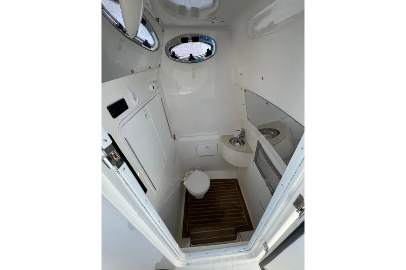 Slide: The Image of Regulator Marine 28 Forward Seating 2015 - 30