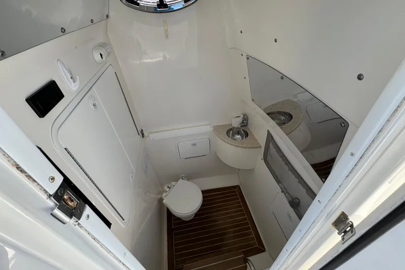 Slide: The Image of Regulator Marine 28 Forward Seating 2015 - 31