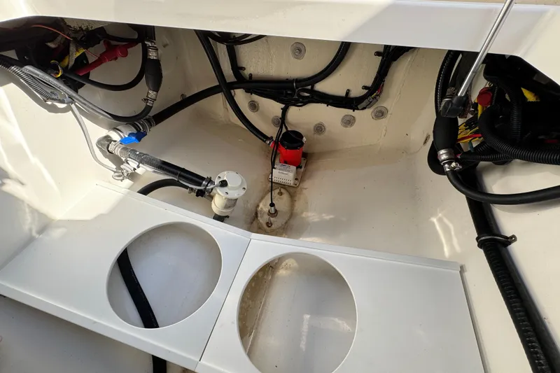 Slide: The Image of Regulator Marine 28 Forward Seating 2015 - 34