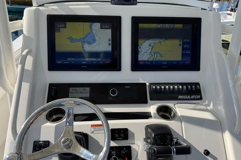 Slide: The Image of Regulator Marine 28 Forward Seating 2015 - 36