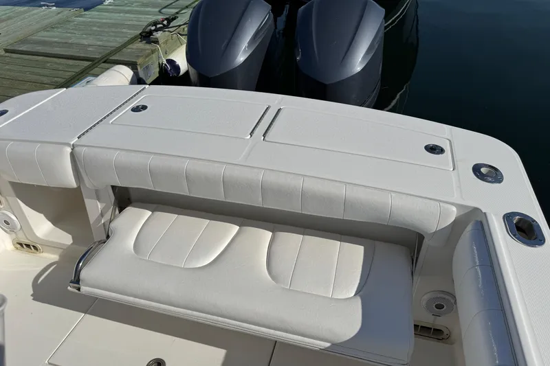 Slide: The Image of Regulator Marine 28 Forward Seating 2015 - 39