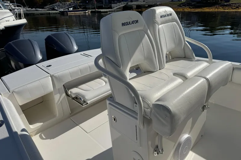 Slide: The Image of Regulator Marine 28 Forward Seating 2015 - 40