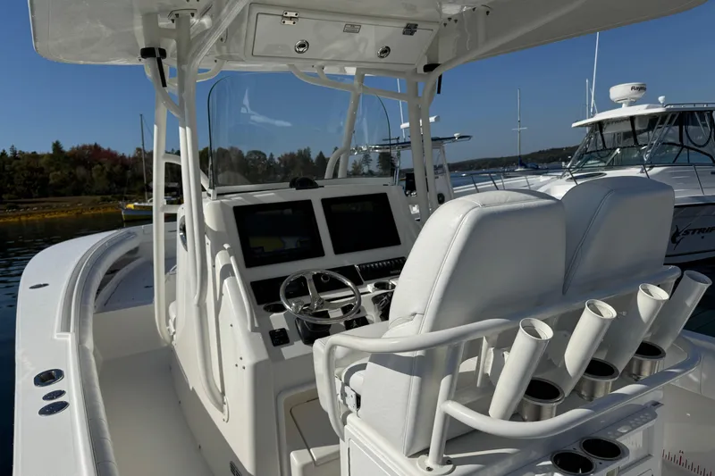 Slide: The Image of Regulator Marine 28 Forward Seating 2015 - 42