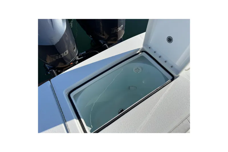 Slide: The Image of Regulator Marine 28 Forward Seating 2015 - 44