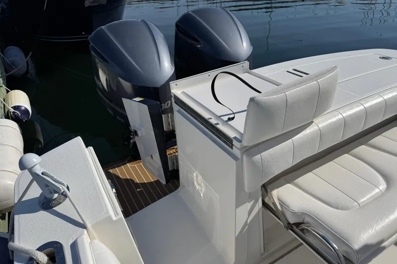 Slide: The Image of Regulator Marine 28 Forward Seating 2015 - 47
