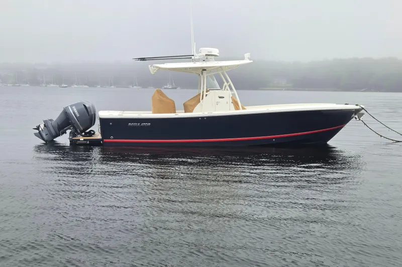 Slide: The Image of Regulator Marine 28 Forward Seating 2015 - 7