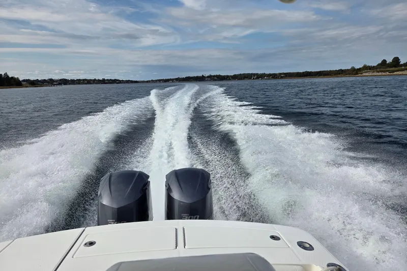 Slide: The Image of Regulator Marine 28 Forward Seating 2015 - 8