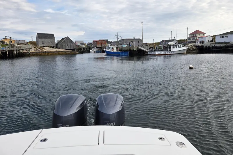 Slide: The Image of Regulator Marine 28 Forward Seating 2015 - 9