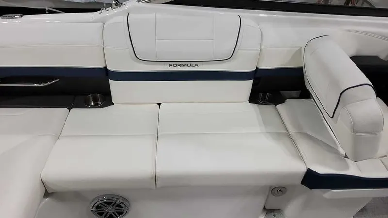 Slide: The Image of Formula 270 Bowrider 2025 - 6