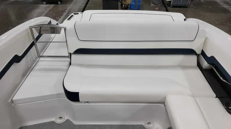 Slide: The Image of Formula 270 Bowrider 2025 - 4