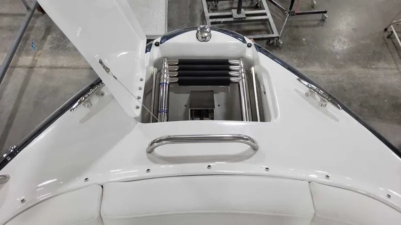 Slide: The Image of Formula 270 Bowrider 2025 - 12