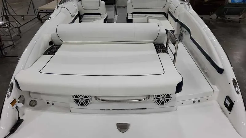 Slide: The Image of Formula 270 Bowrider 2025 - 3