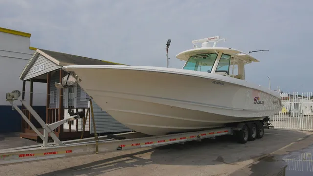 The Image of Boston Whaler 380 Outrage 2018 - undefined