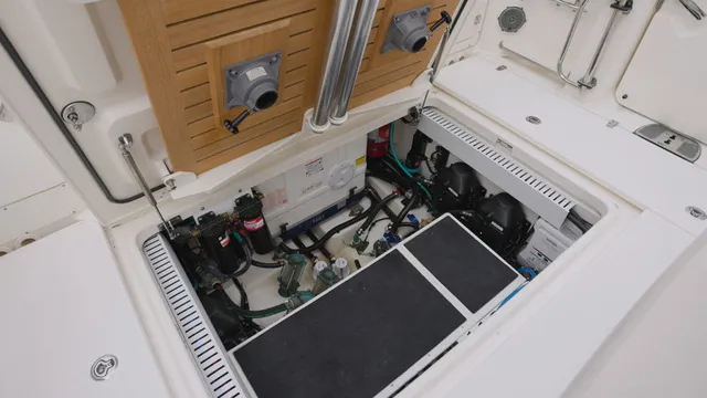 Slide: The Image of Boston Whaler 380 Outrage 2018 - 21