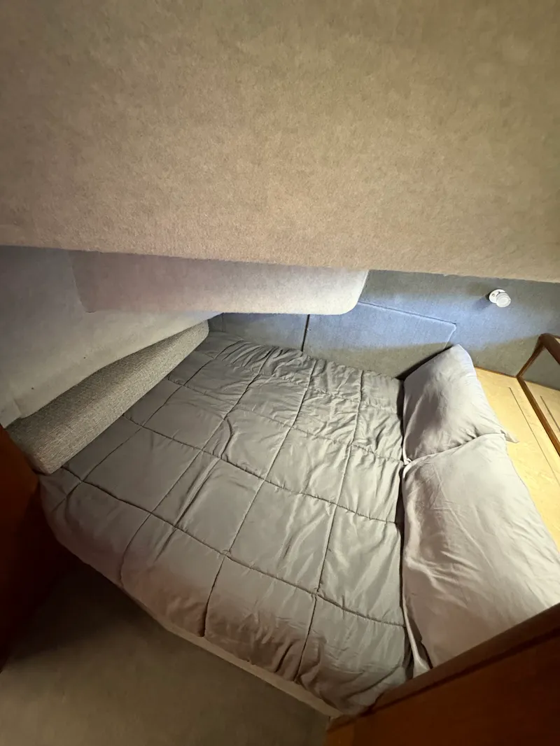 Slide: The Image of Bayliner 3450 TCM 1987 - 25