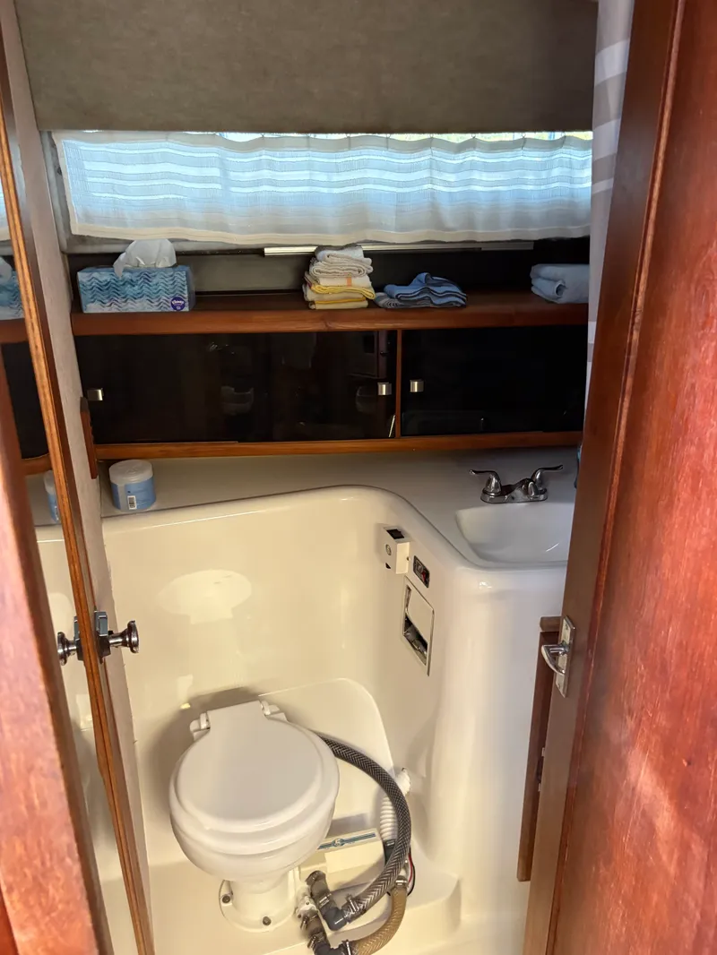 Slide: The Image of Bayliner 3450 TCM 1987 - 21