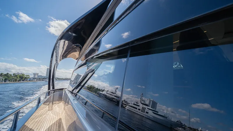 Slide: The Image of Pershing 70 2020 - 19
