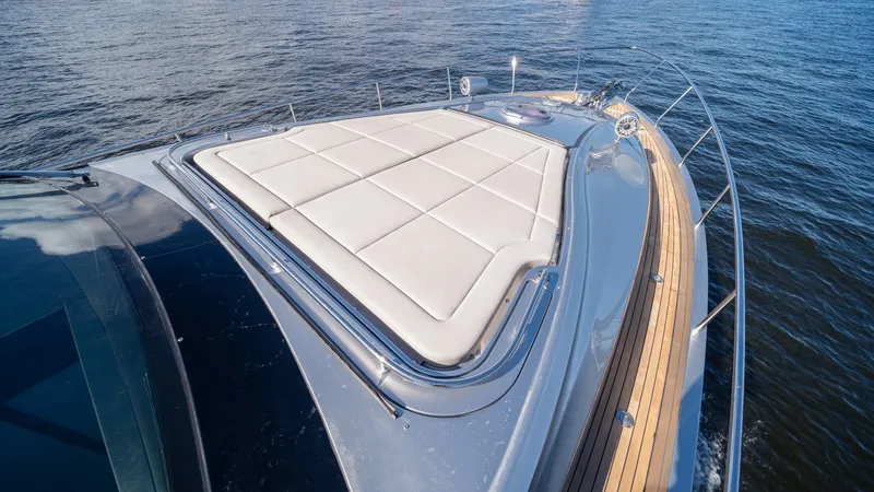 Slide: The Image of Pershing 70 2020 - 16