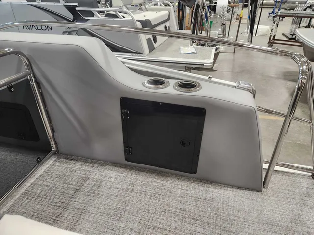 Slide: The Image of Avalon 2385 25 Catalina VRB 2026 - 18