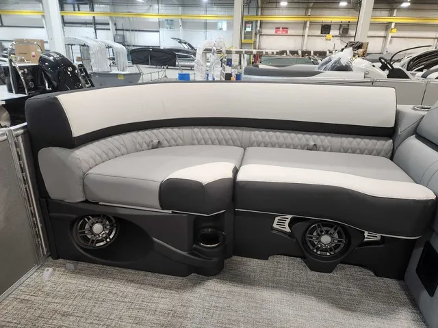 Slide: The Image of Avalon 2385 25 Catalina VRB 2026 - 27
