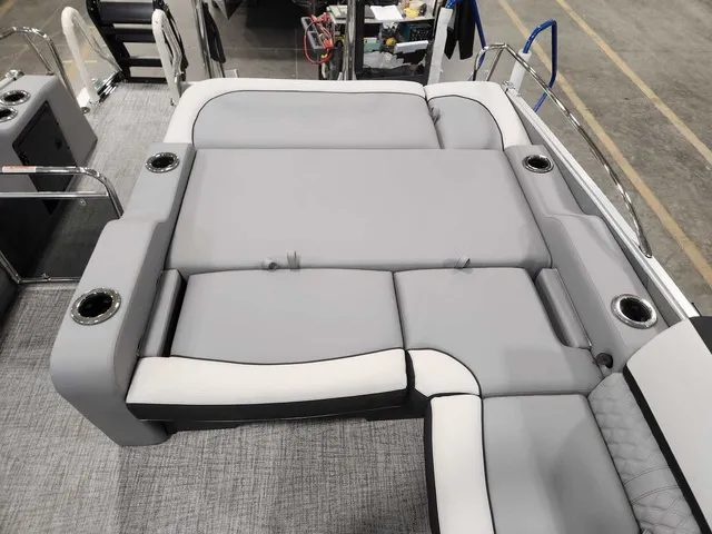 Slide: The Image of Avalon 2385 25 Catalina VRB 2026 - 29