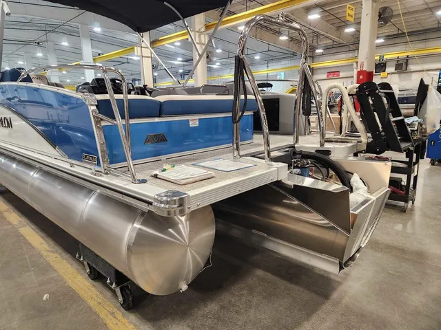 Slide: The Image of Avalon 2385 25 Catalina VRB 2026 - 2