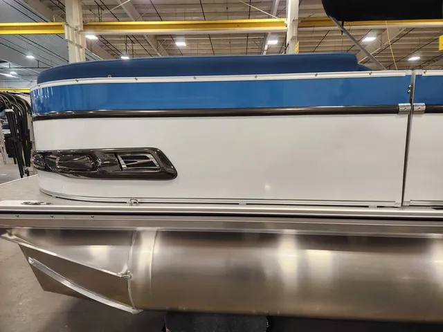 Slide: The Image of Avalon 2385 25 Catalina VRB 2026 - 3