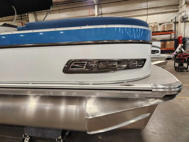 Slide: The Image of Avalon 2385 25 Catalina VRB 2026 - 5