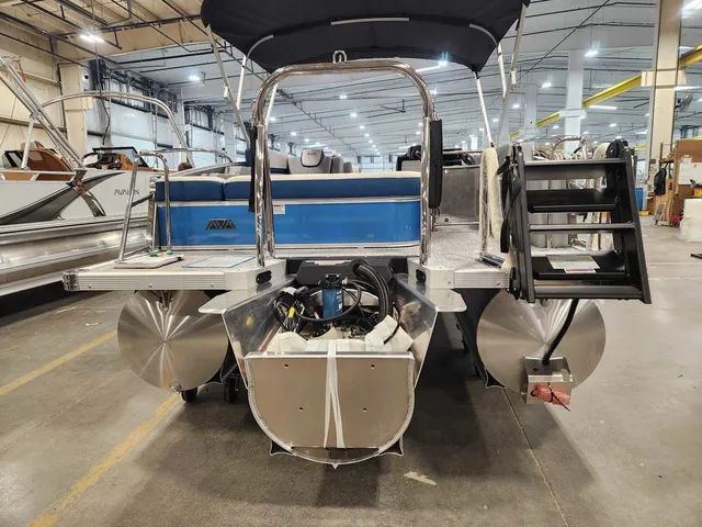 Slide: The Image of Avalon 2385 25 Catalina VRB 2026 - 7