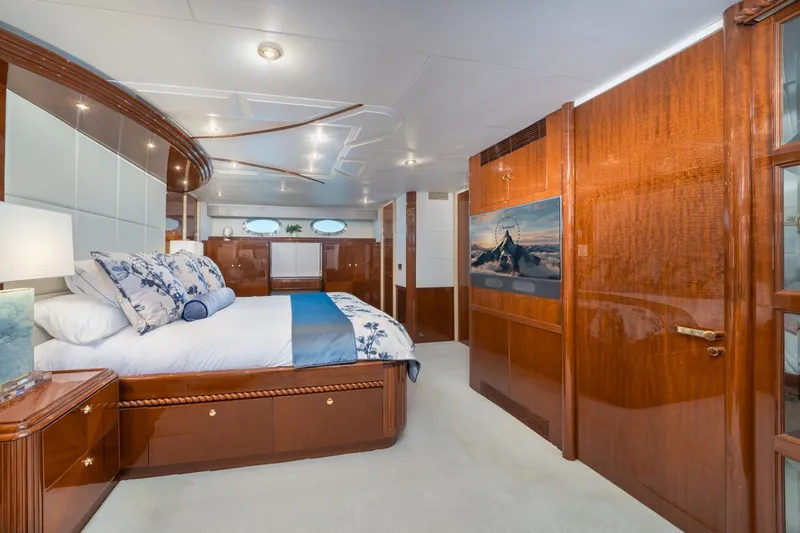 Slide: The Image of Lazzara Yachts 94 2002 - 20