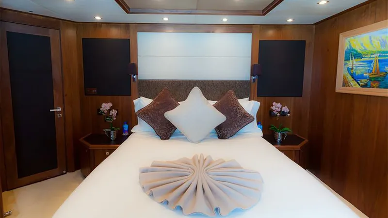 Slide: The Image of Sunseeker 131 2010 - 21