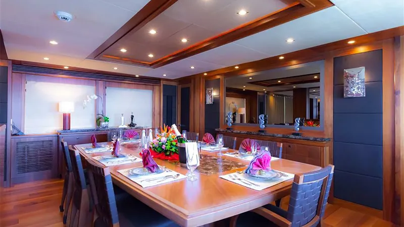 Slide: The Image of Sunseeker 131 2010 - 15