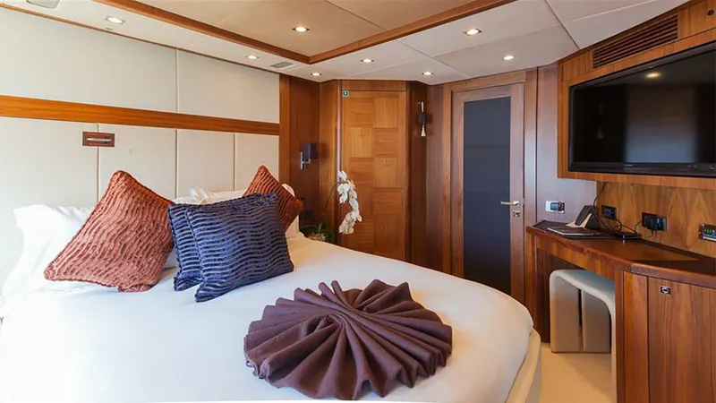 Slide: The Image of Sunseeker 131 2010 - 23