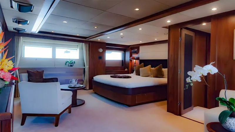 Slide: The Image of Sunseeker 131 2010 - 19