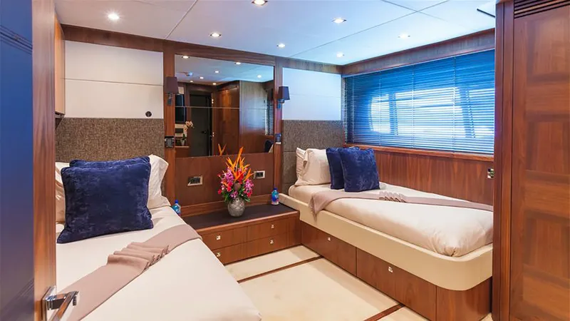 Slide: The Image of Sunseeker 131 2010 - 24