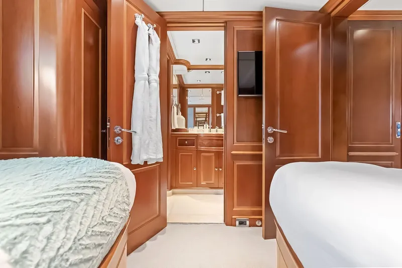 Slide: The Image of Benetti 120 2008 - 37