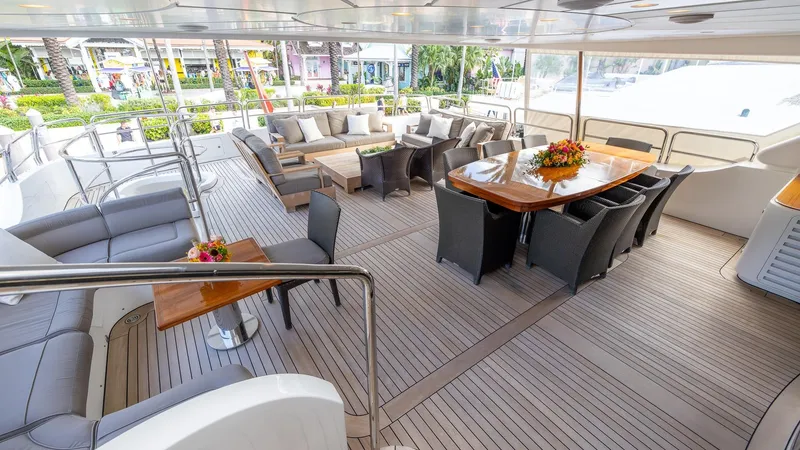 Slide: The Image of Benetti 120 2008 - 16