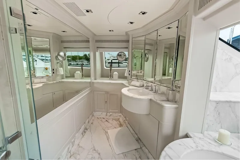 Slide: The Image of Benetti 120 2008 - 40