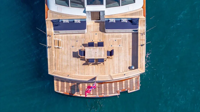 Slide: The Image of Feadship 132 1985 - 28
