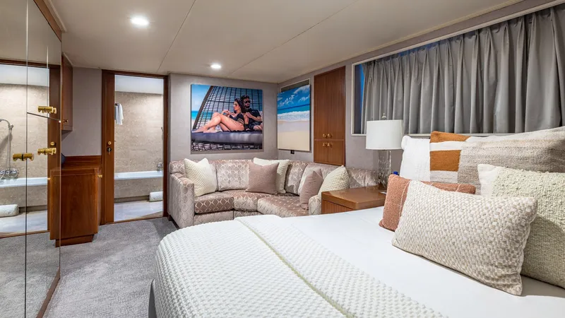 Slide: The Image of Feadship 132 1985 - 20