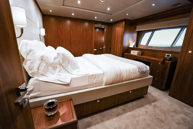 Slide: The Image of Sunseeker 133 2014 - 32