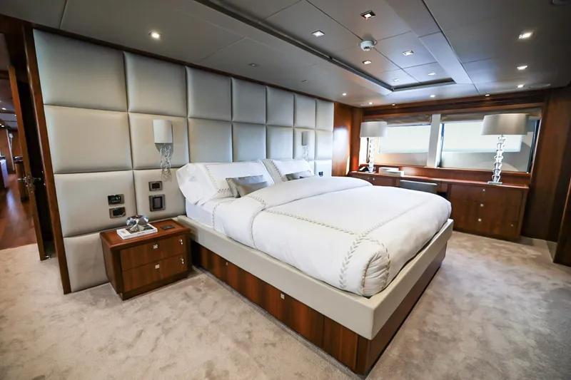 Slide: The Image of Sunseeker 133 2014 - 29