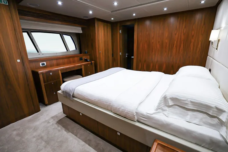 Slide: The Image of Sunseeker 133 2014 - 31